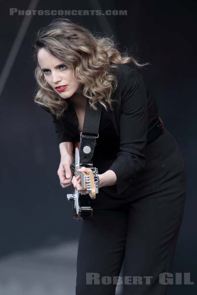 ANNA CALVI - 2014-08-15 - SAINT MALO - Fort de St Pere - 